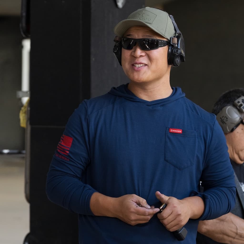 SOCIAL CARD TONAL HAT 6